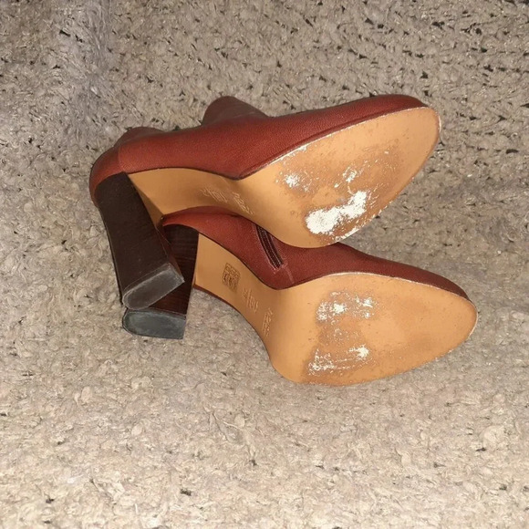 HOSS INTROPIA-ANTHROPOLOGIE-Mahogany Leather-Curved Heel Booties-Sz 39-Excellent - Picture 7 of 7